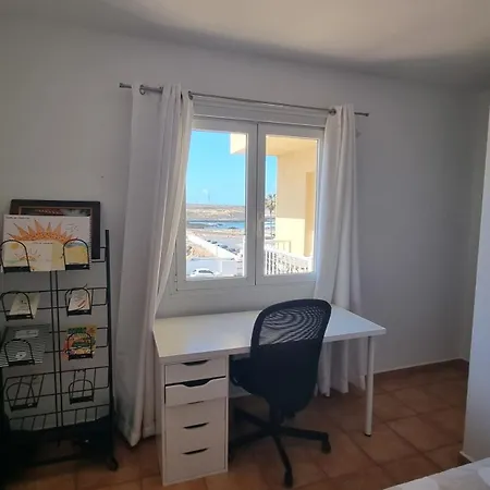 Gilda: Beautiful Spacious Apartment. Seaview From Rooftop Terrace Apartmán *